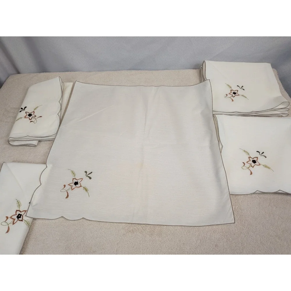 Vintage‎ Embroidered Cloth Napkins Set of 8 Off White Scalloped Edge Floral Boho